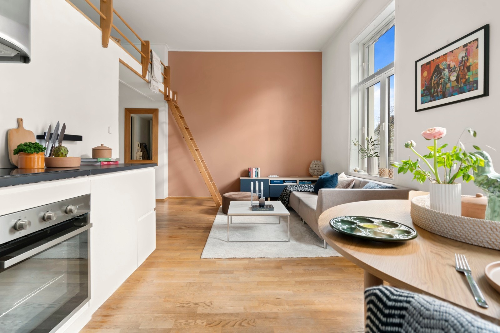 Boligen er meget attraktiv både med tanke på den interne beliggenheten, samt alle kvalitetene den byr på. Galleribilde