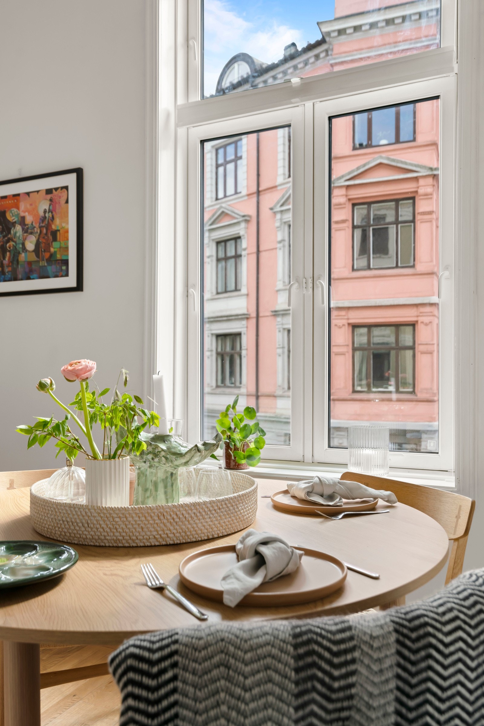 Optimal planløsning som gir deg muligheten til å invitere venner over på hyggelige middagsbesøk. Galleribilde