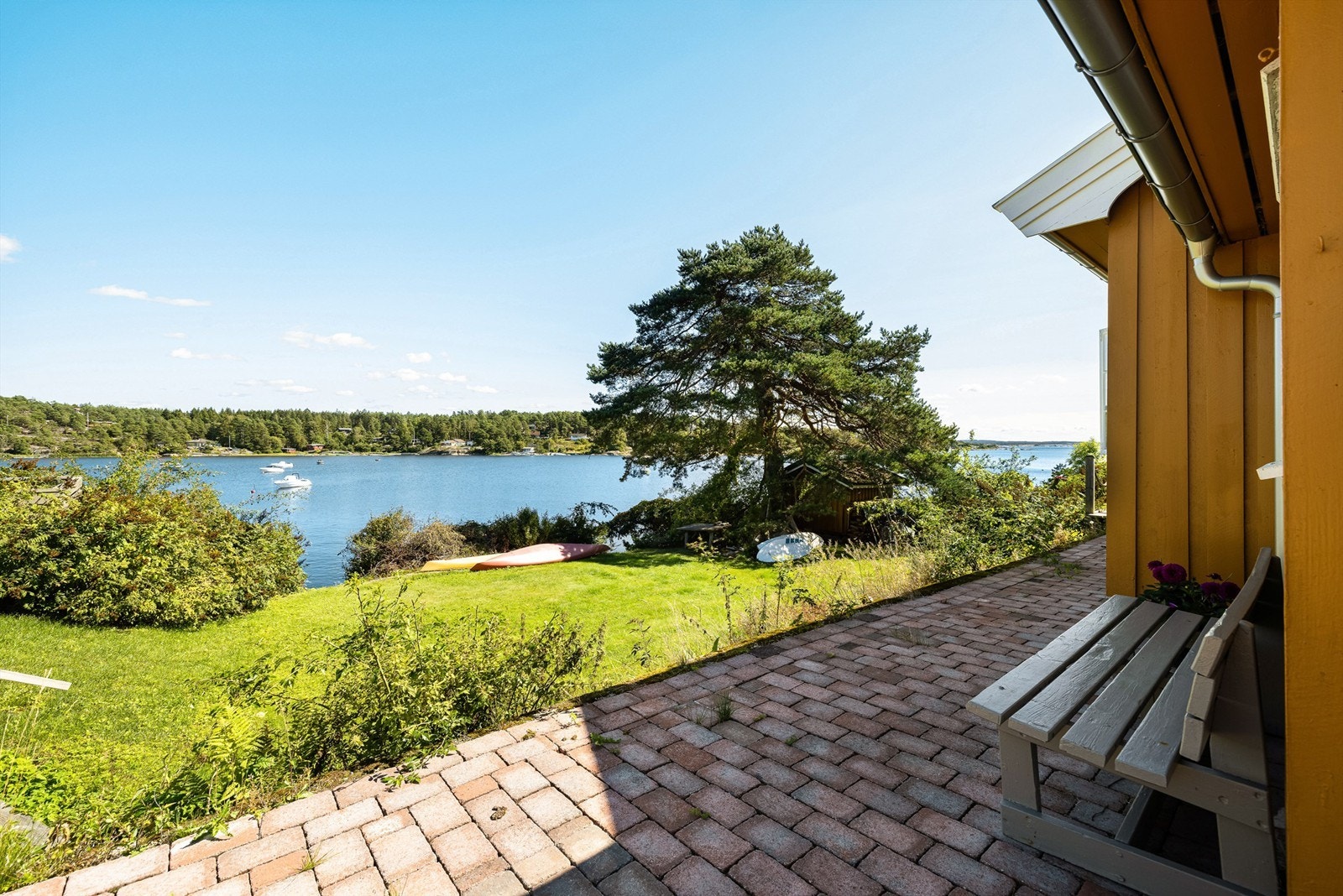 For padling med kajakk er eiendommen et meget godt utgangspunkt På kilen forut er det smul sjø. Galleribilde