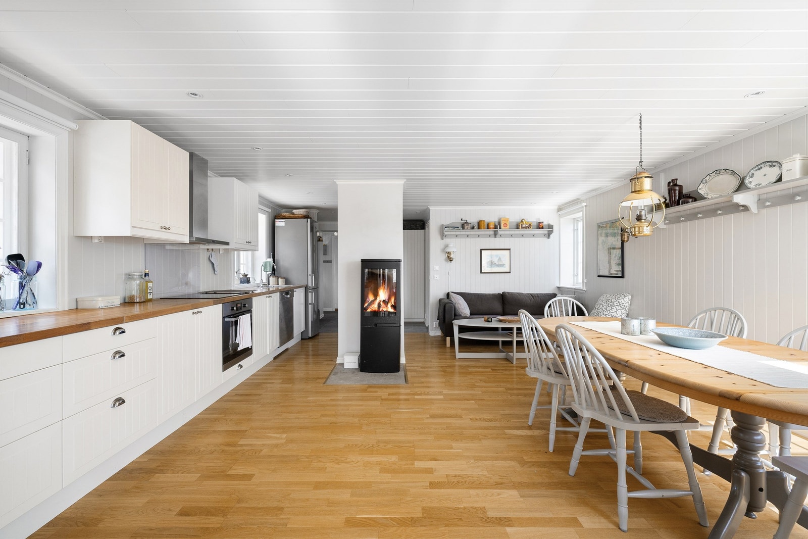 Himling ble i 2012/2013 nedfôret og utstyrt med innfelte LED-spotter. Galleribilde