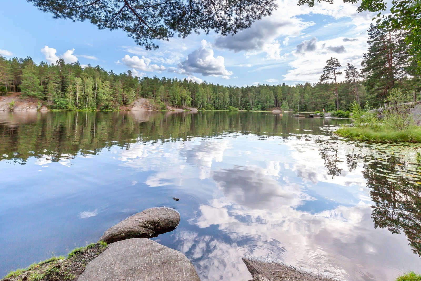 Ta på morgenkåpen, bokstavelig talt, og ta morgendukkerten rett ved i Ulsrudvann Galleribilde