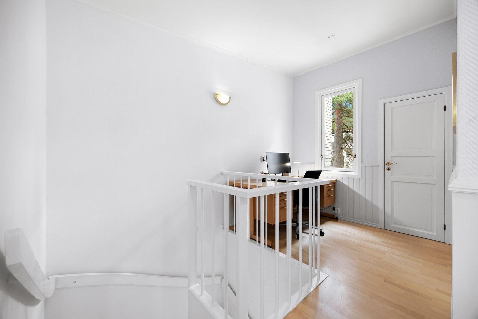 Det er også rom for å benytte deler av gangen til bruk som kontor. Galleribilde