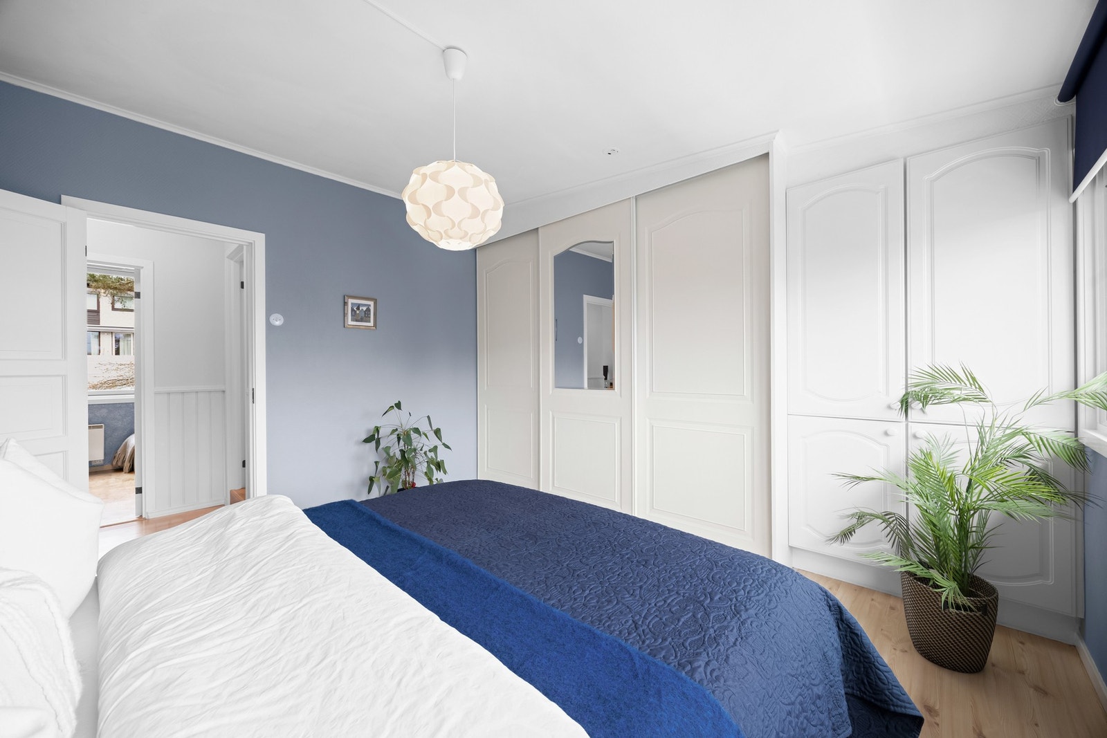Her er det lunt og deilig, med behagelig lysinnslip og fine farger på veggene. Galleribilde