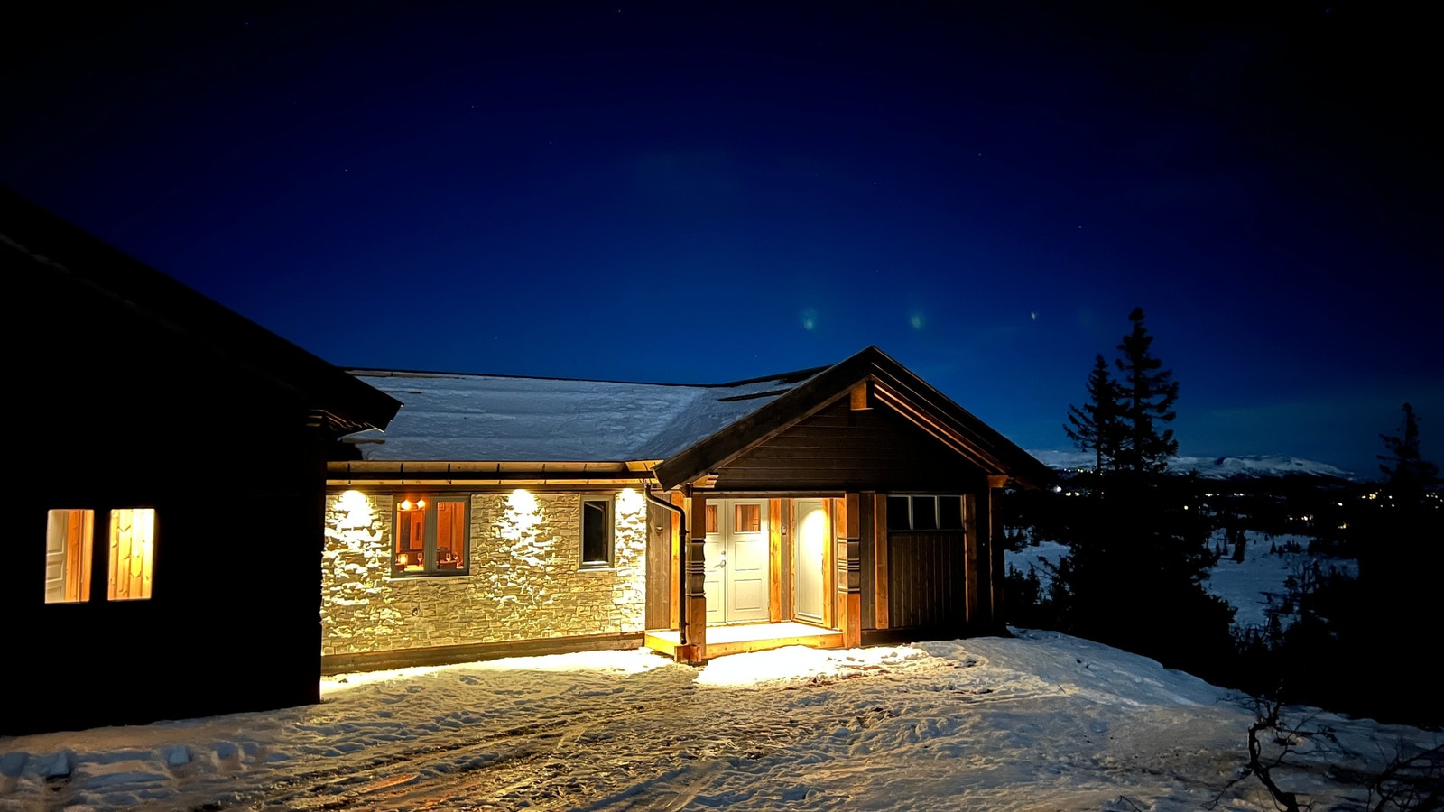 Kunde tilpasset stein vegg på kjøkken del ute. Galleribilde