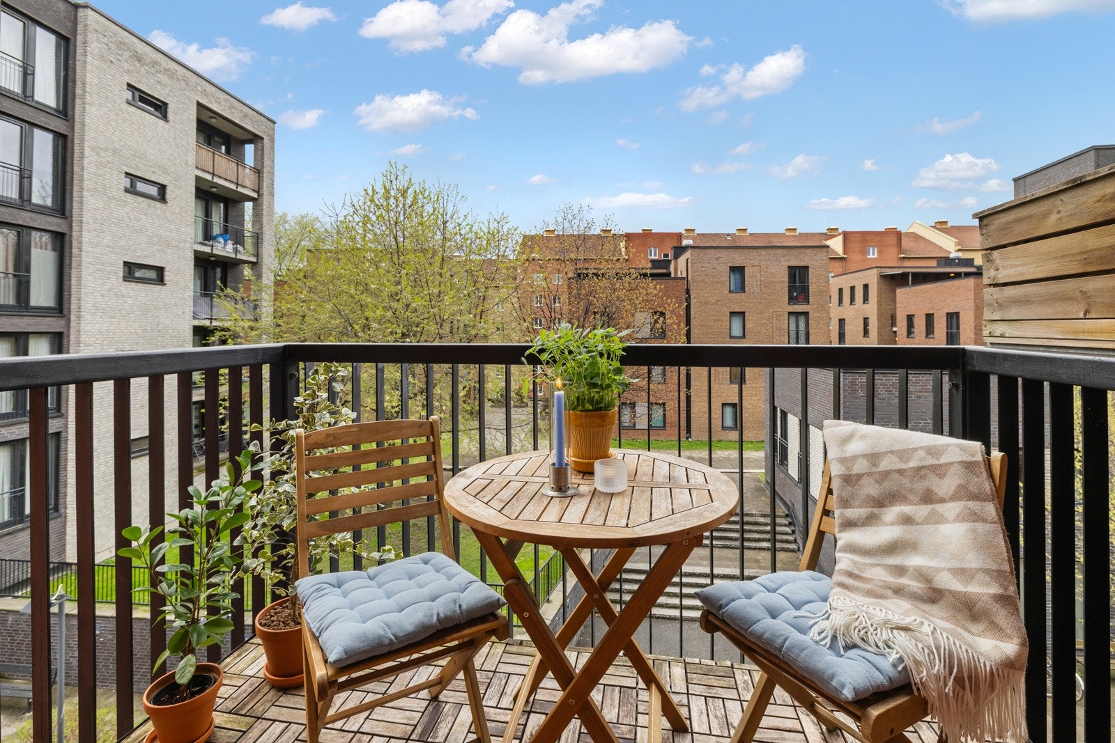 Her får du sol frem til ca. kl. 21 på sommeren. Galleribilde