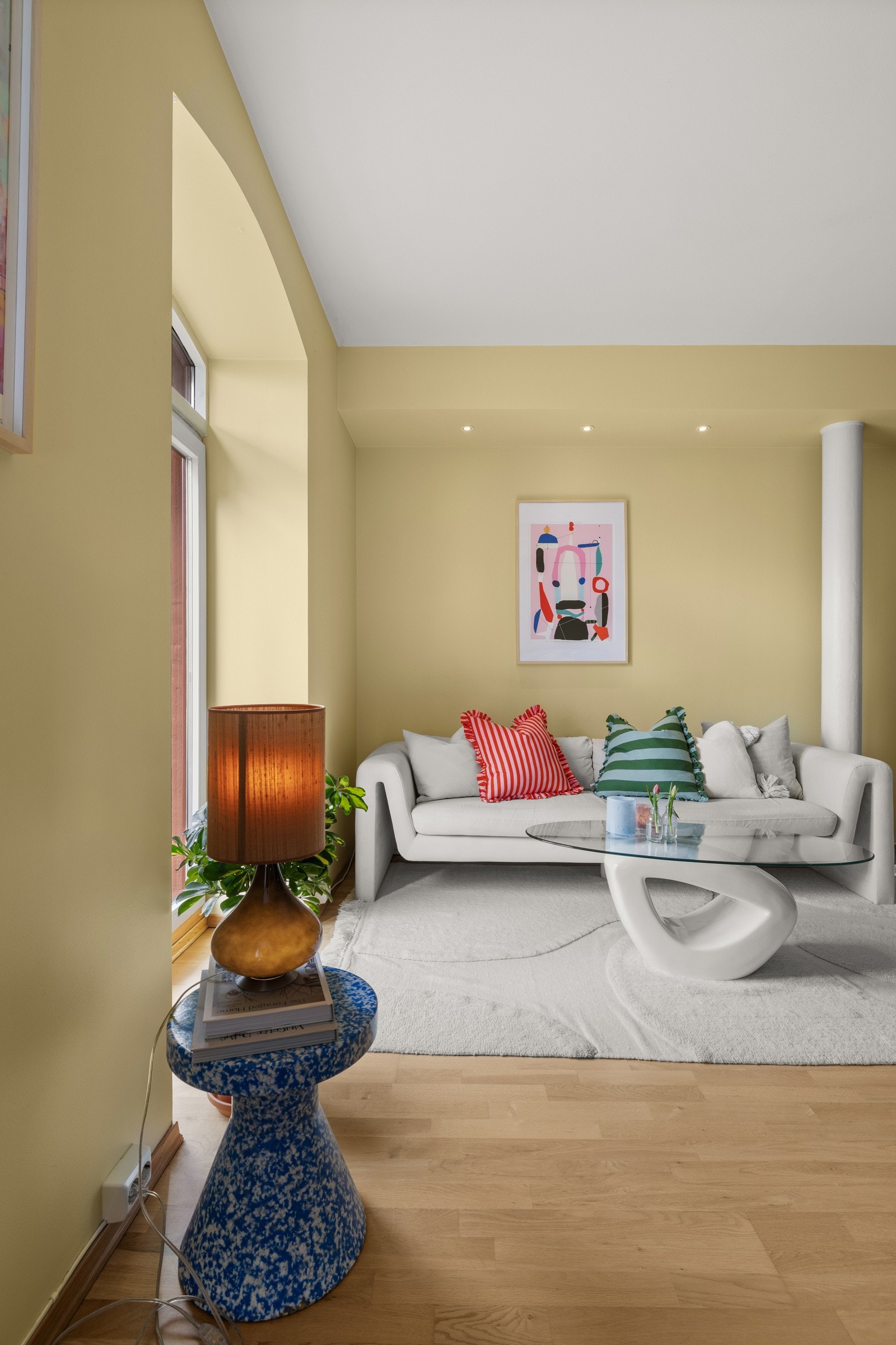 Gulv med eikeparkett. Galleribilde