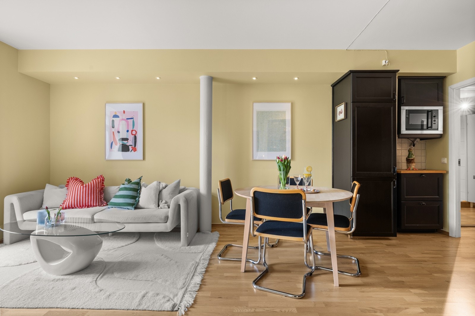 Veggoverflater ble malt i 2022. Galleribilde