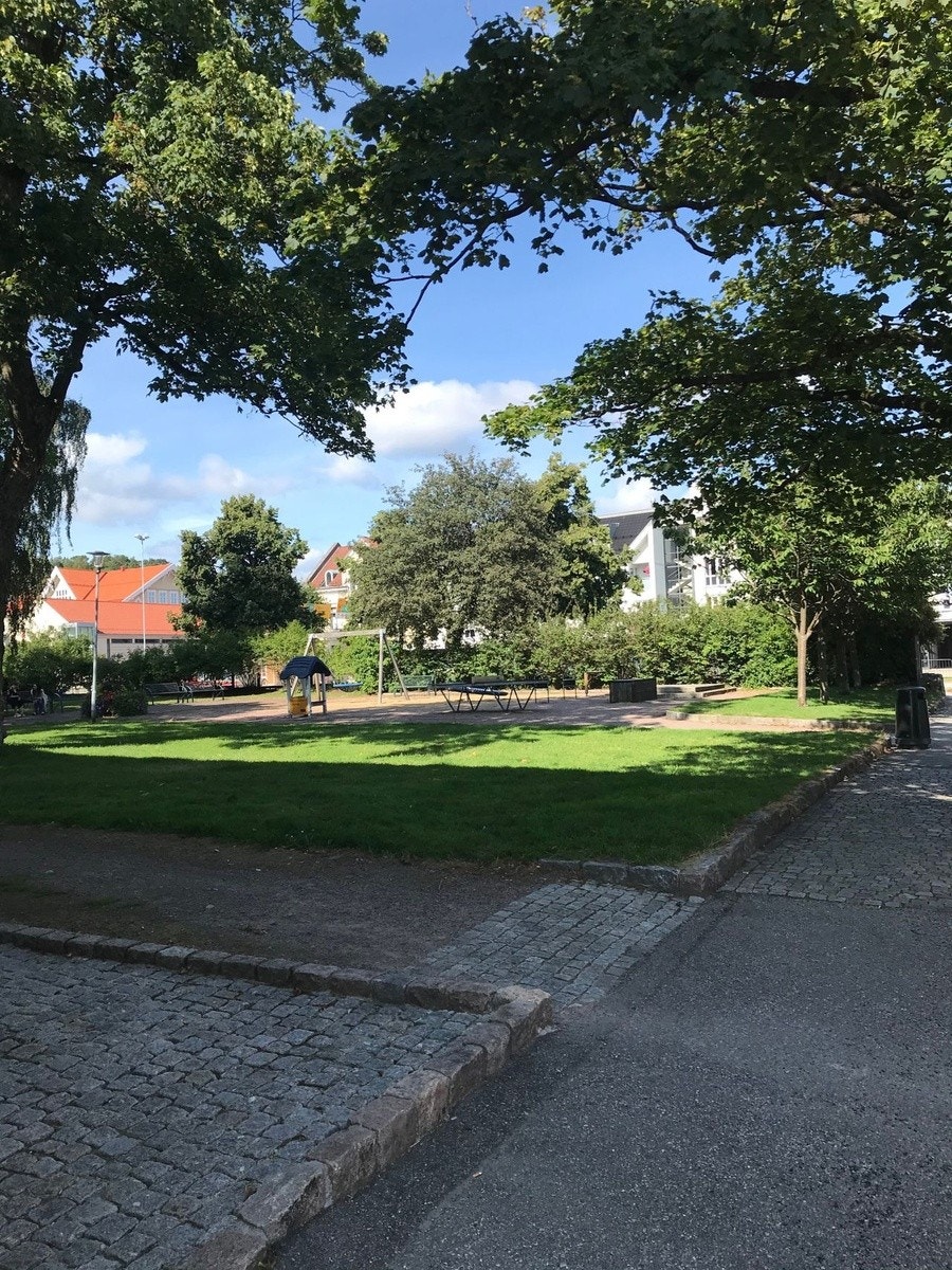 Park rett over gaten Galleribilde