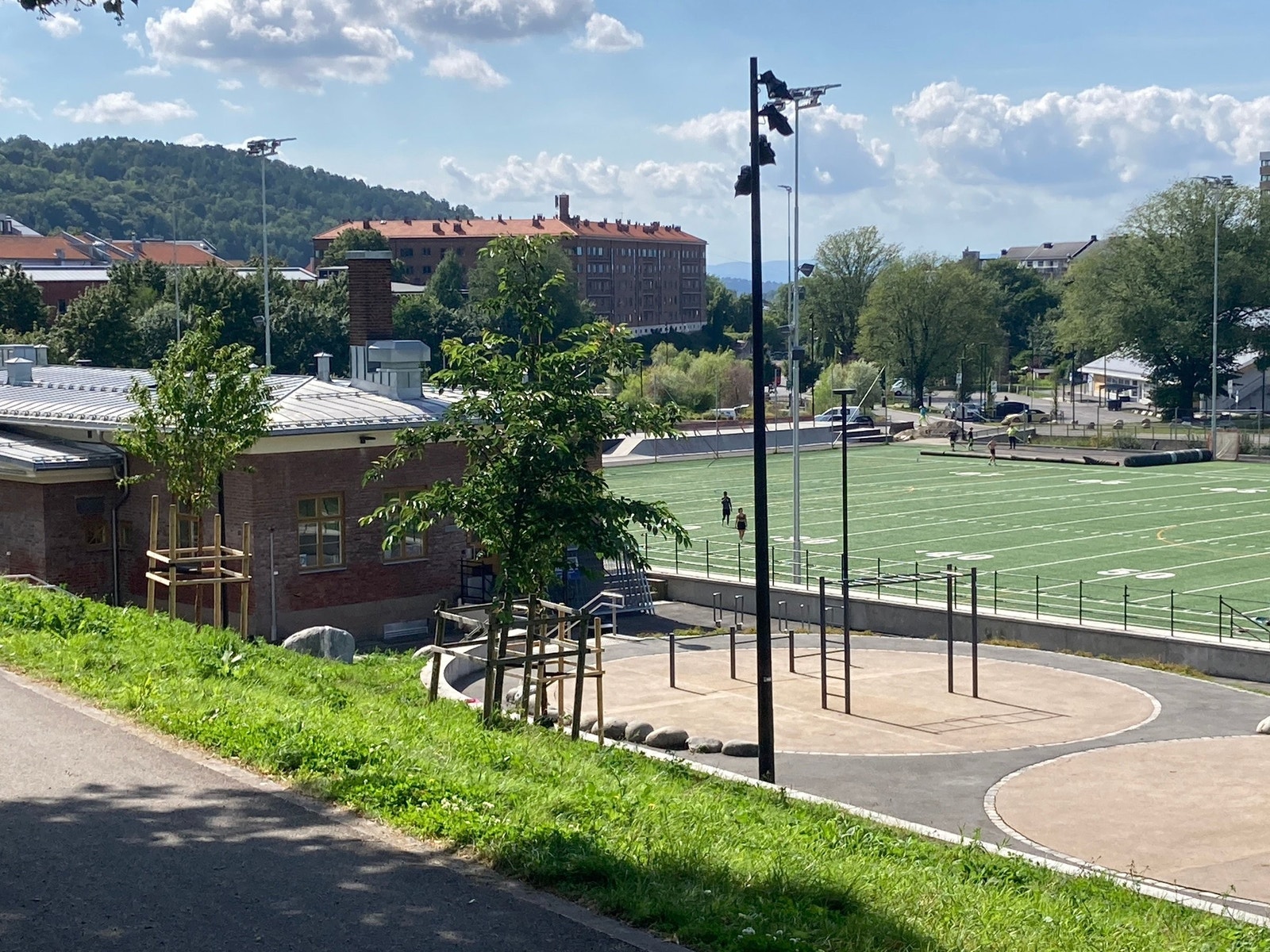 Jordal idrettsanlegg, for små og store, ligger i kort avstand fra boligen. Galleribilde