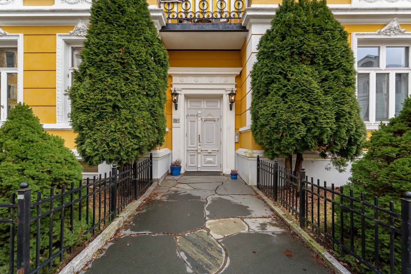 Bygget er en del av et veldrevet sameie, etablert i 1996, og har gjennom årene bevart sine originale kvaliteter samtidig som det er tilpasset dagens komfortstandarder. Galleribilde