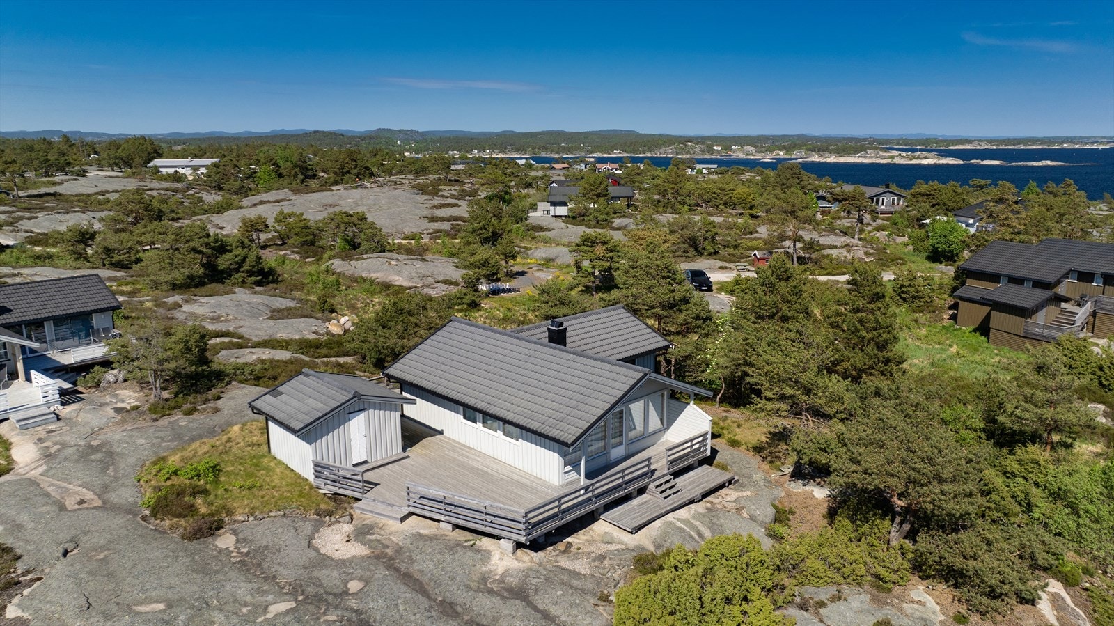 Sørlandperle med flott havutsikt gode solforhold! Galleribilde