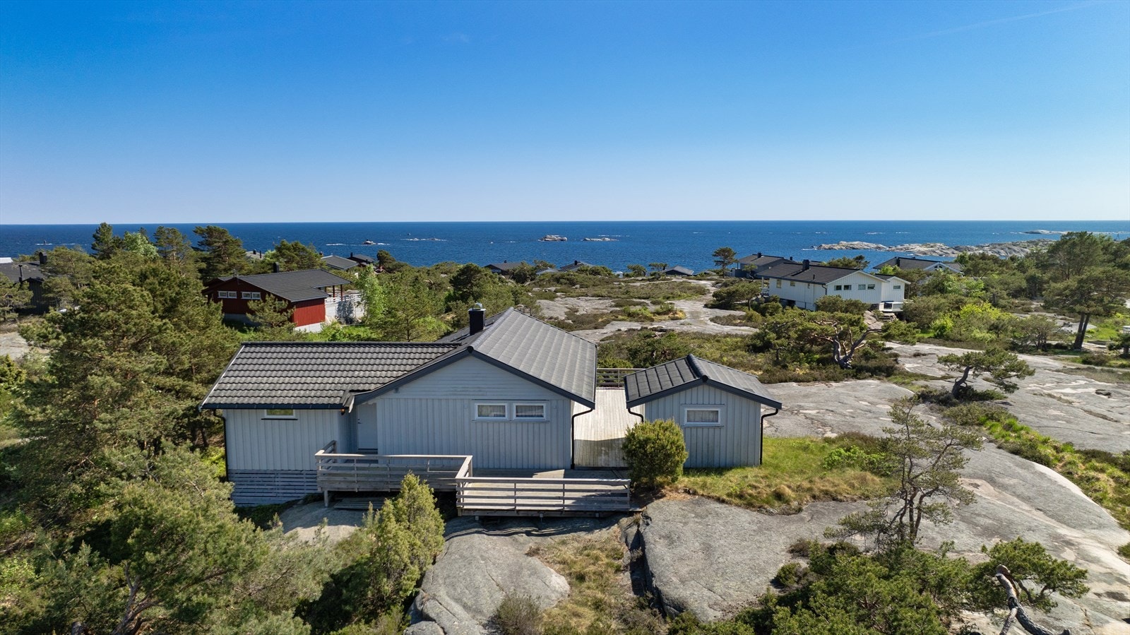 Fritidsbolig oppført ca. 1983, påbygd mot nordvest i 2015. Galleribilde