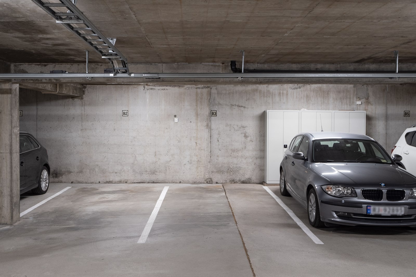 Fast parkeringsplass. Galleribilde