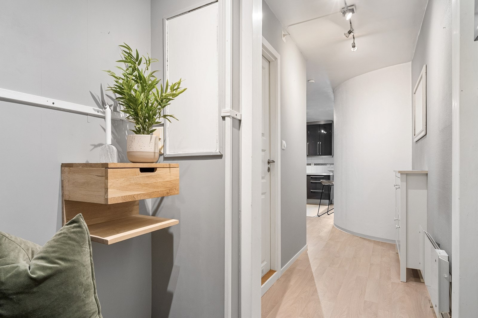 Inngangsparti. Galleribilde