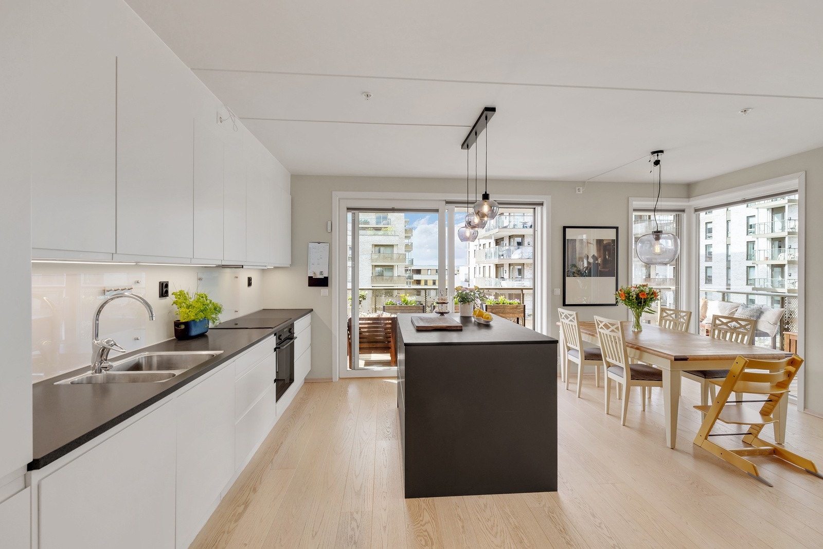 Leiligheten ligger i byggets 3. etasje, og har en romslig og god planløsning. Galleribilde