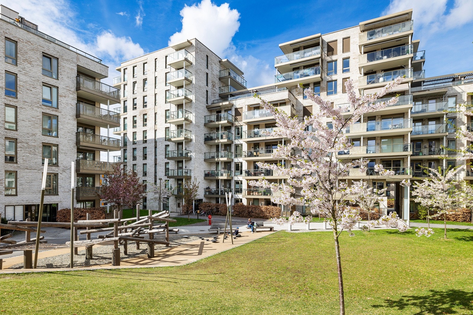 Sameiet har også ansatt gartner som sørger for vedlikehold av fellesarealene og den flotte beplantningen. Galleribilde