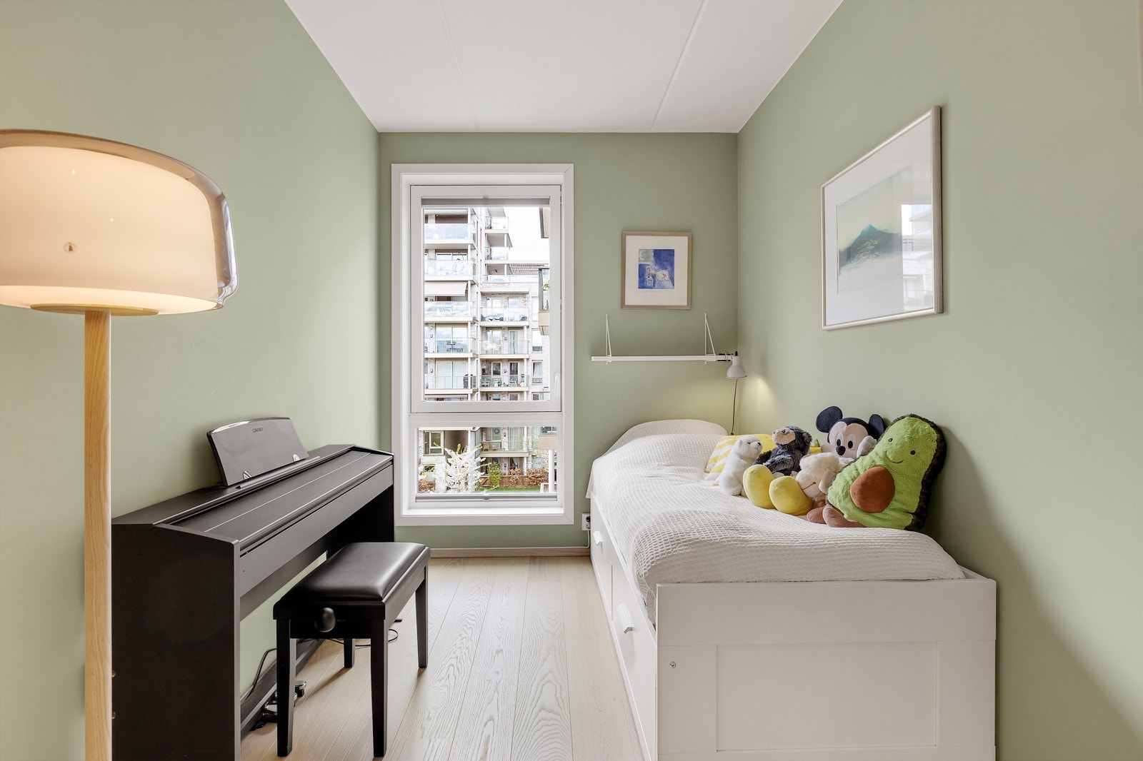 Leiligheten har to gode soverom som passer utmerket som gjesterom, kontor eller barnerom. Galleribilde