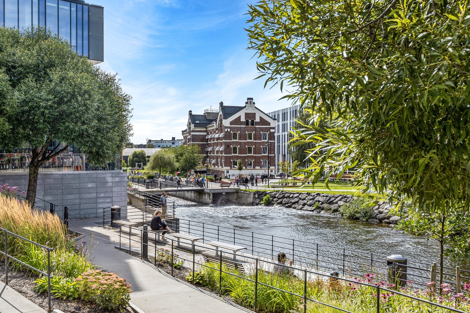 Akerselva med fine turmuligheter og kjempefin badeplass. Galleribilde