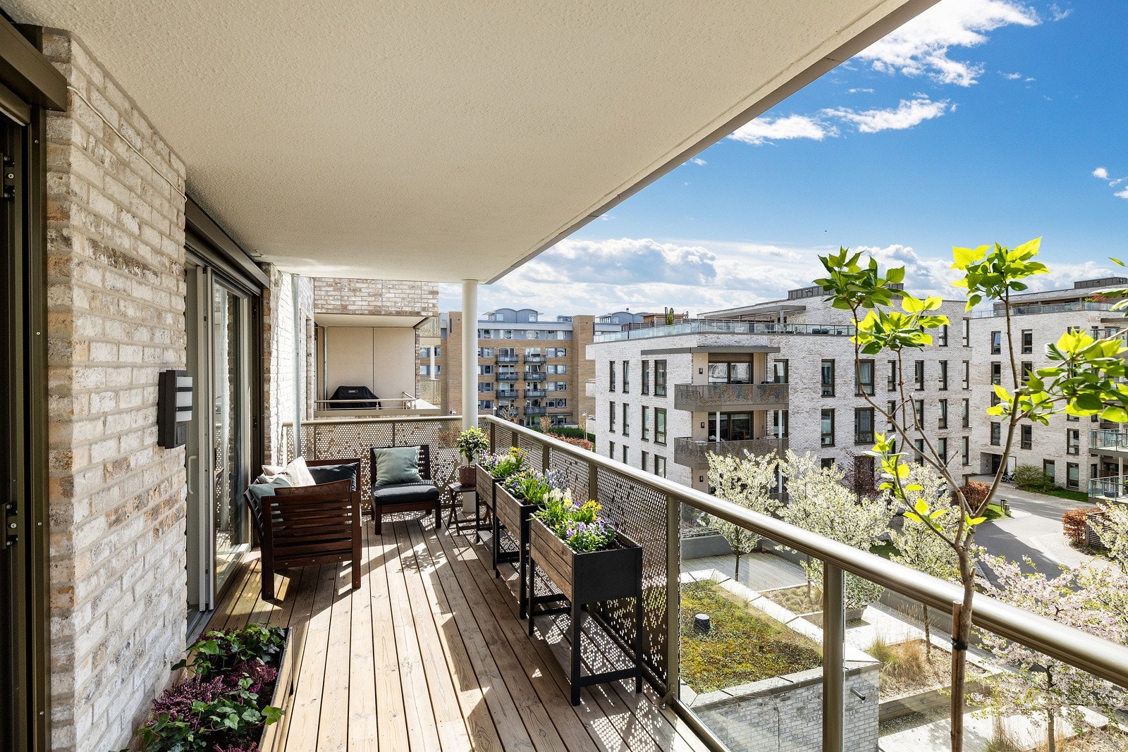 På balkongen har du god plass til sittegruppe etter eget ønske og behov. Galleribilde