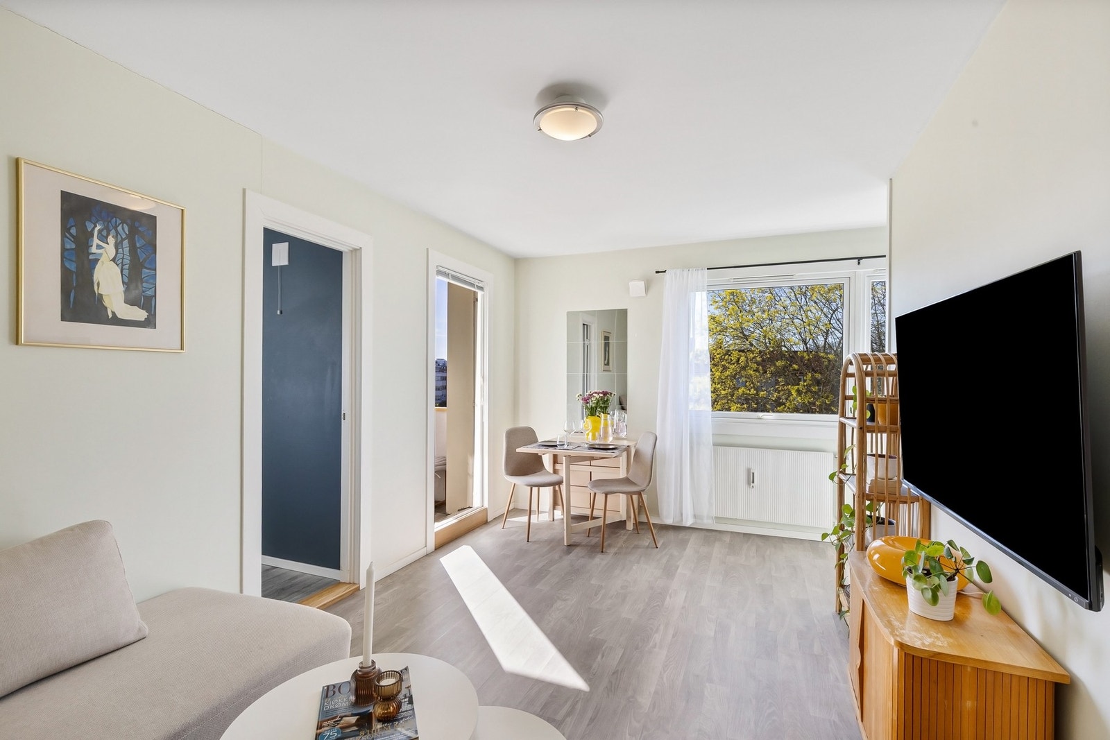 Planløsningen er helt optimal og leiligheten oppleves meget luftig. Galleribilde