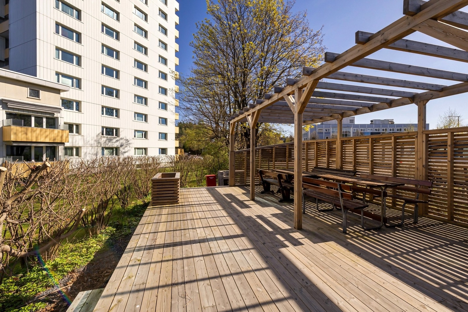 Her er det grillmuligheter og god plass til sosiale sammenkomster. Galleribilde