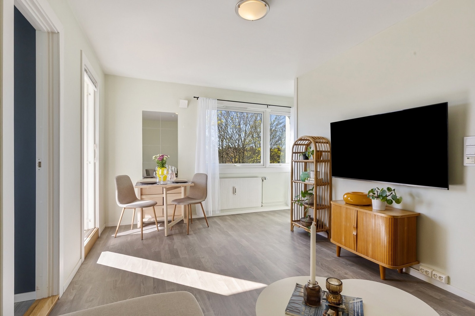 Velkommen til Teisenveien 43! Et lyst og innbydende hjem med god beliggenhet i 4. etasje. Galleribilde