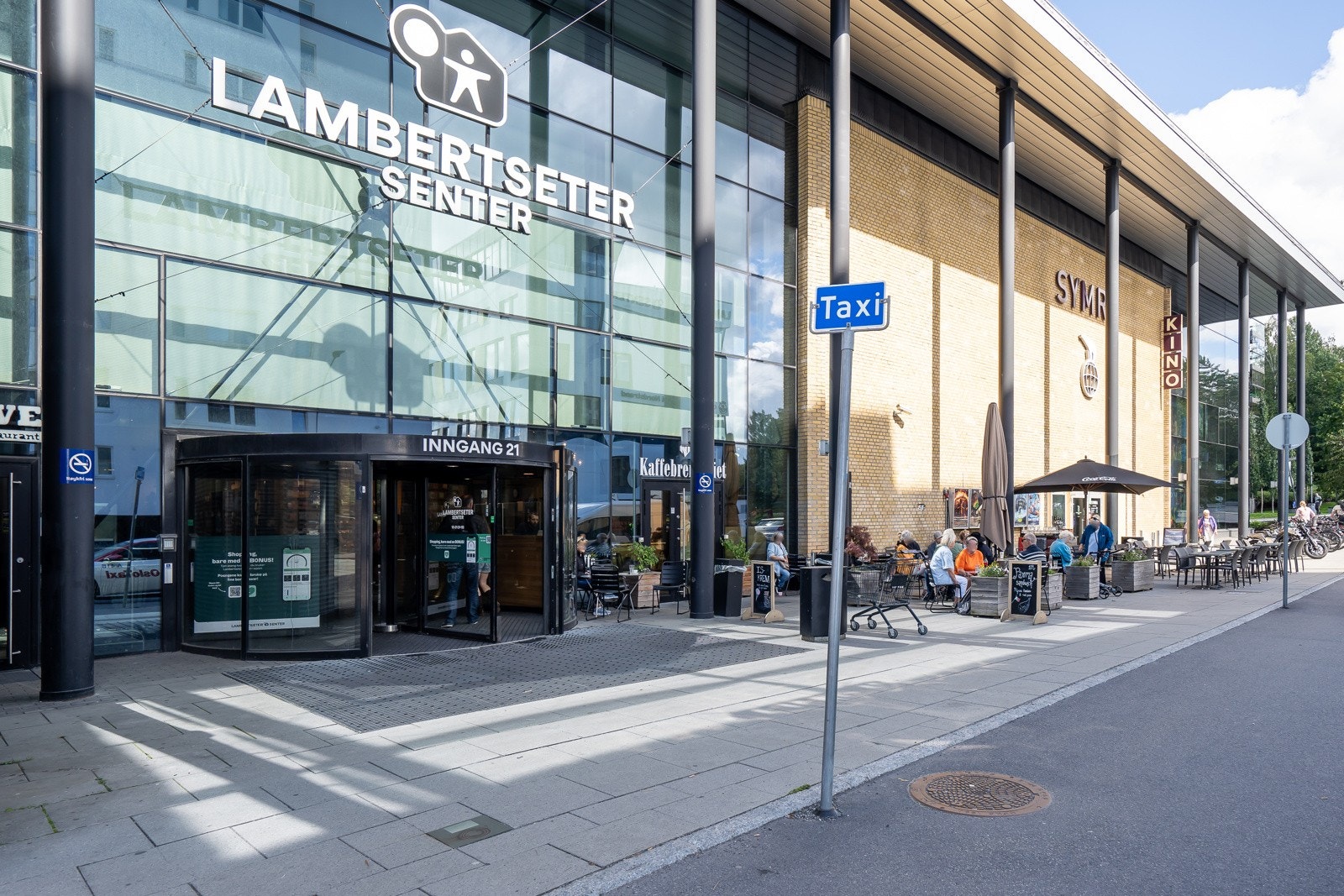 Beliggende mellom Kastellet, Sæter og Lambertseter, midt i hjertet av bydel Nordstrand. Kun ca 5-10 minutters gangavstand til Lambertseter senter. Galleribilde