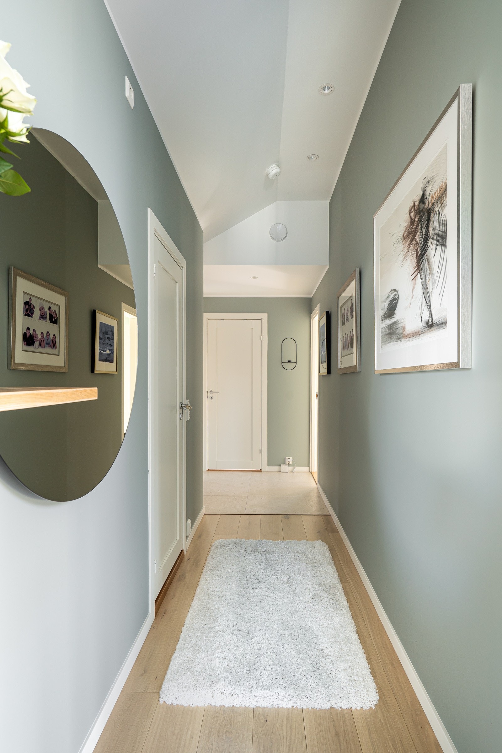 Mellomgang. Det er gulvvarme i de fleste rom. Galleribilde