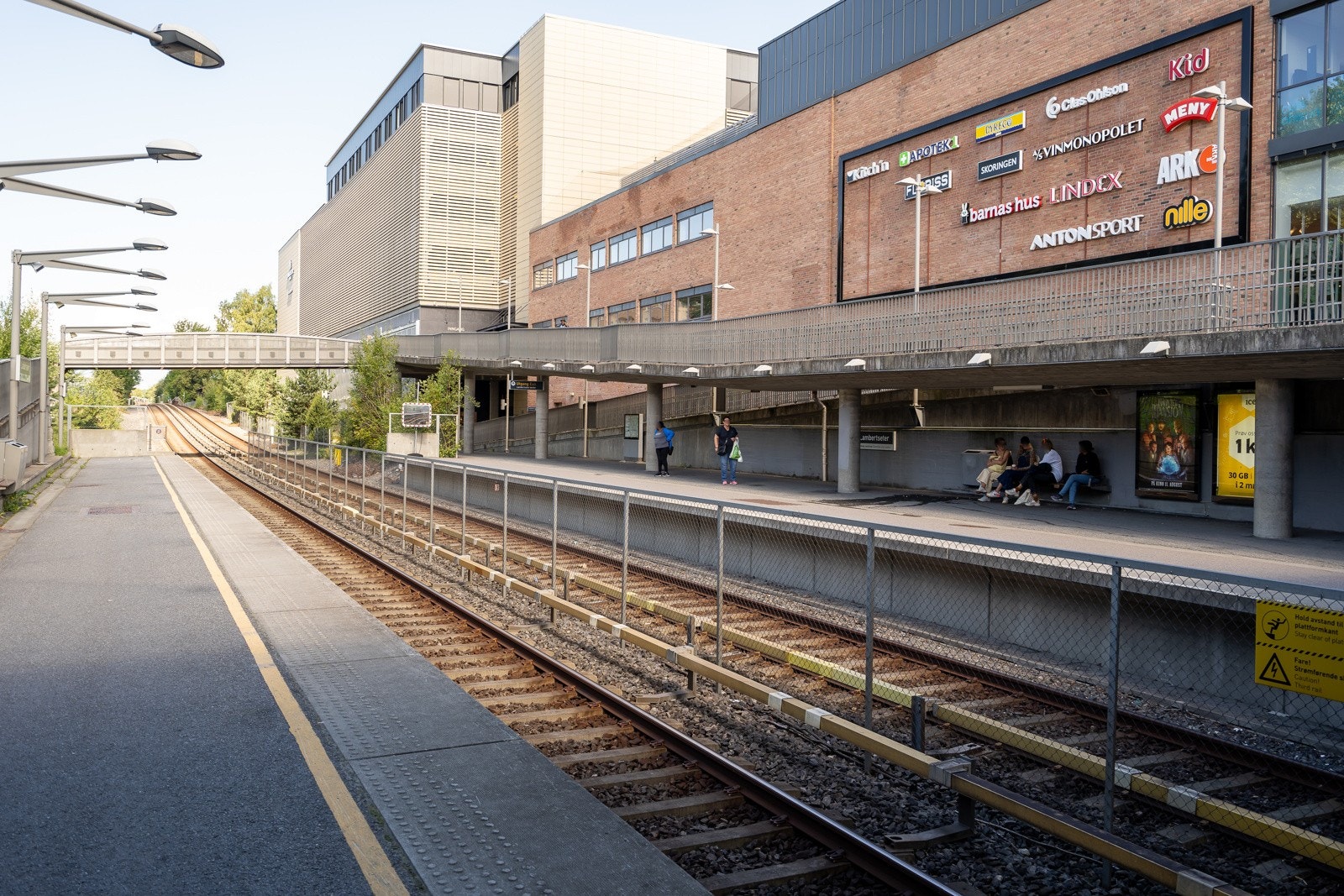 Gangavstand til T-banen på Lambertseter Galleribilde
