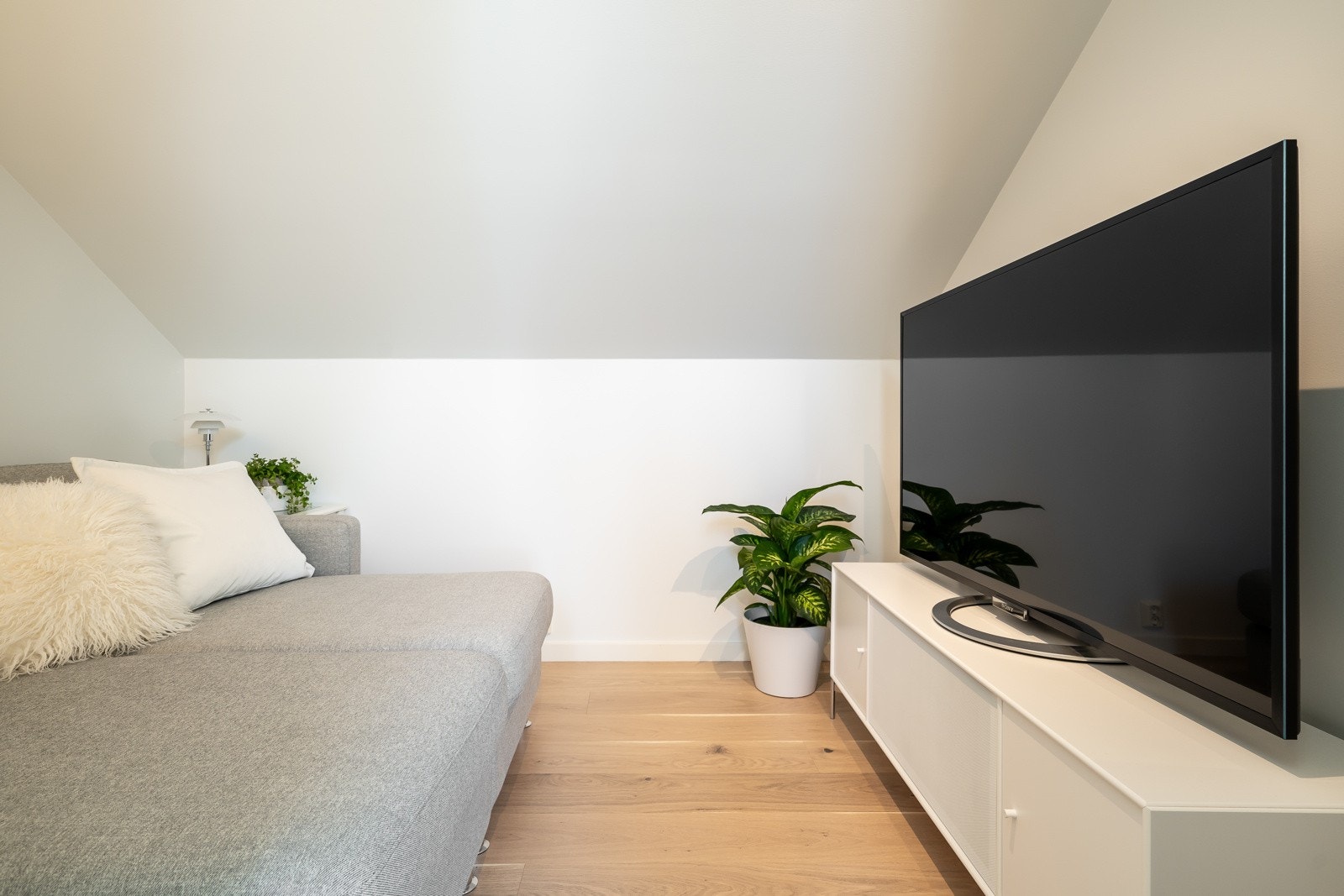 Innredet rom har også flere bruksmuligheter etter eget ønske, anvendes av selger som tvstue. Galleribilde