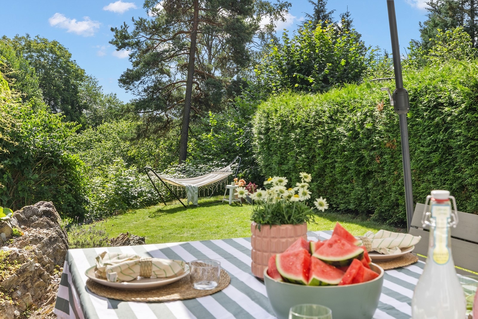 Stor hage i tillegg til markterrassen Galleribilde