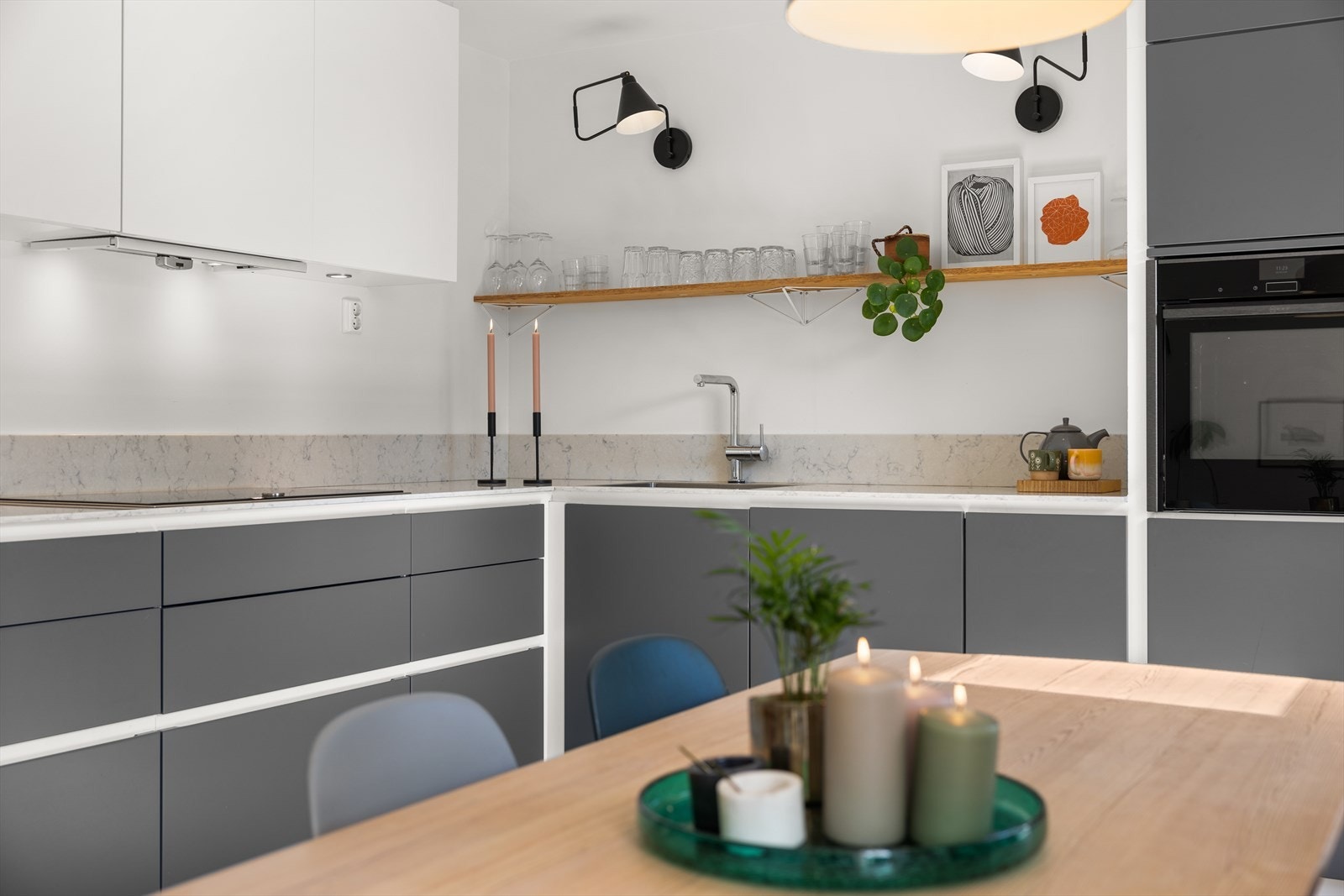 Rikelig med skap- og benkeplass Galleribilde