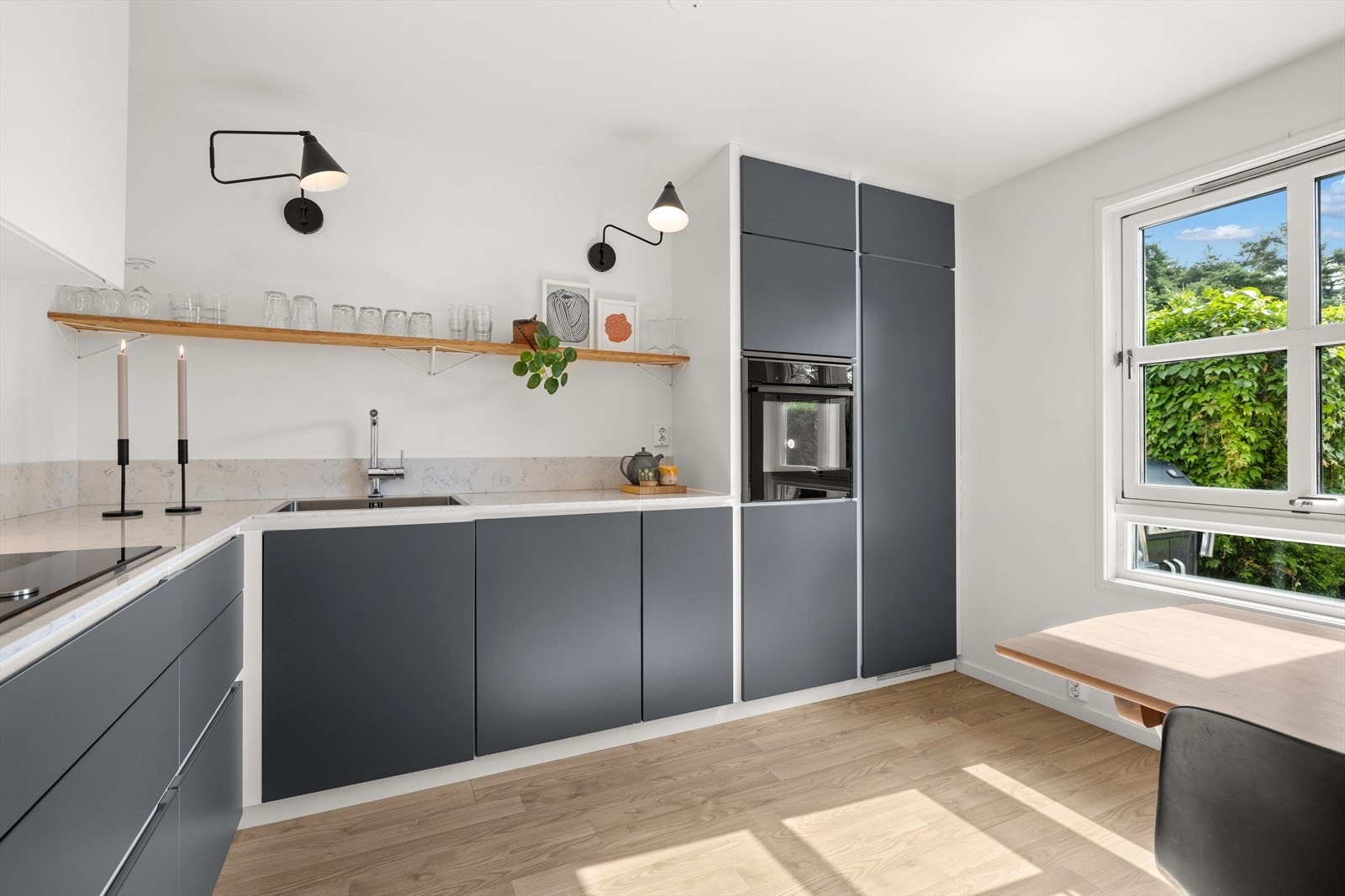 Benkeplate av stein Galleribilde