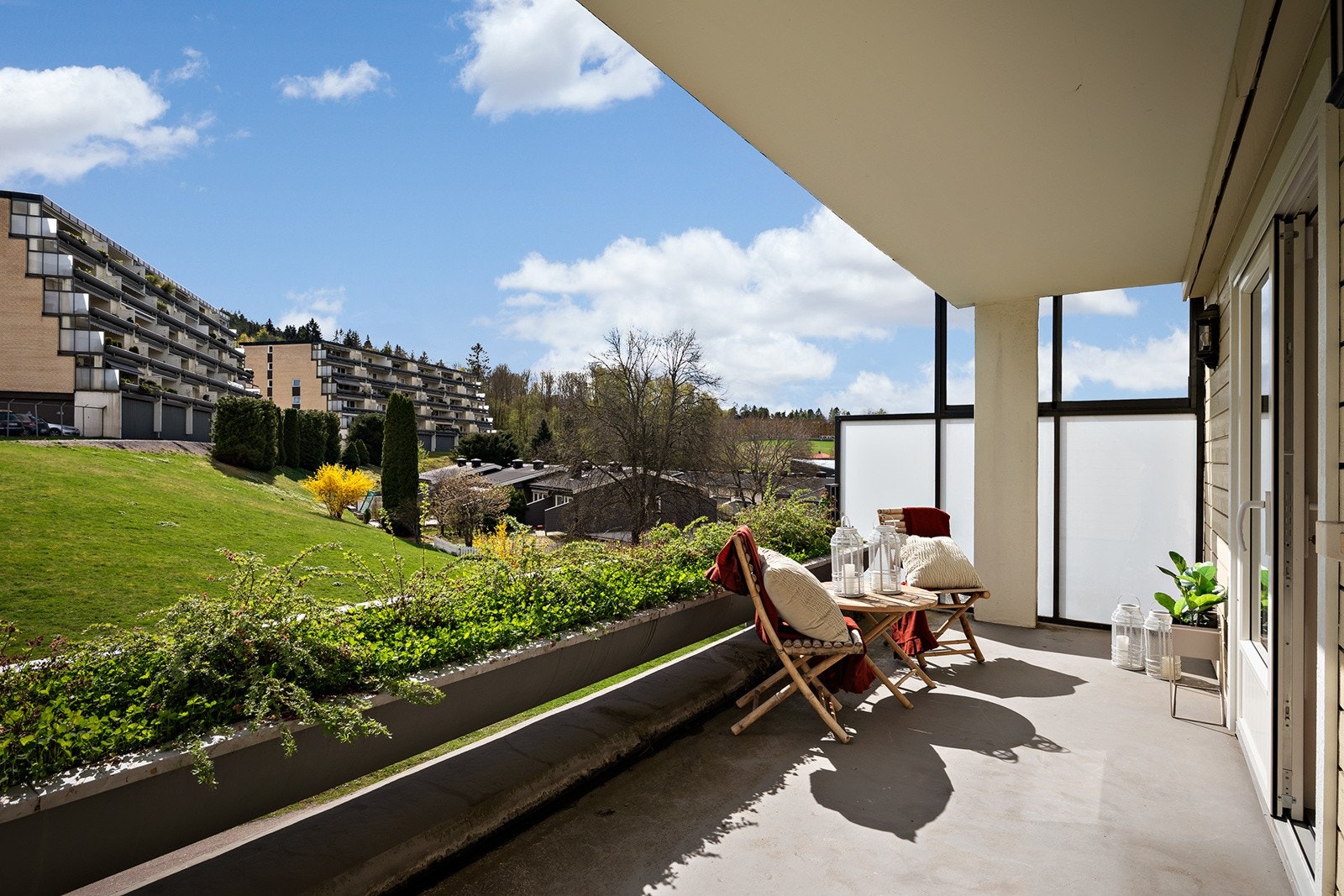 Lys og fin leilighet med sydøstvendt terrasse med gode solforhold Galleribilde