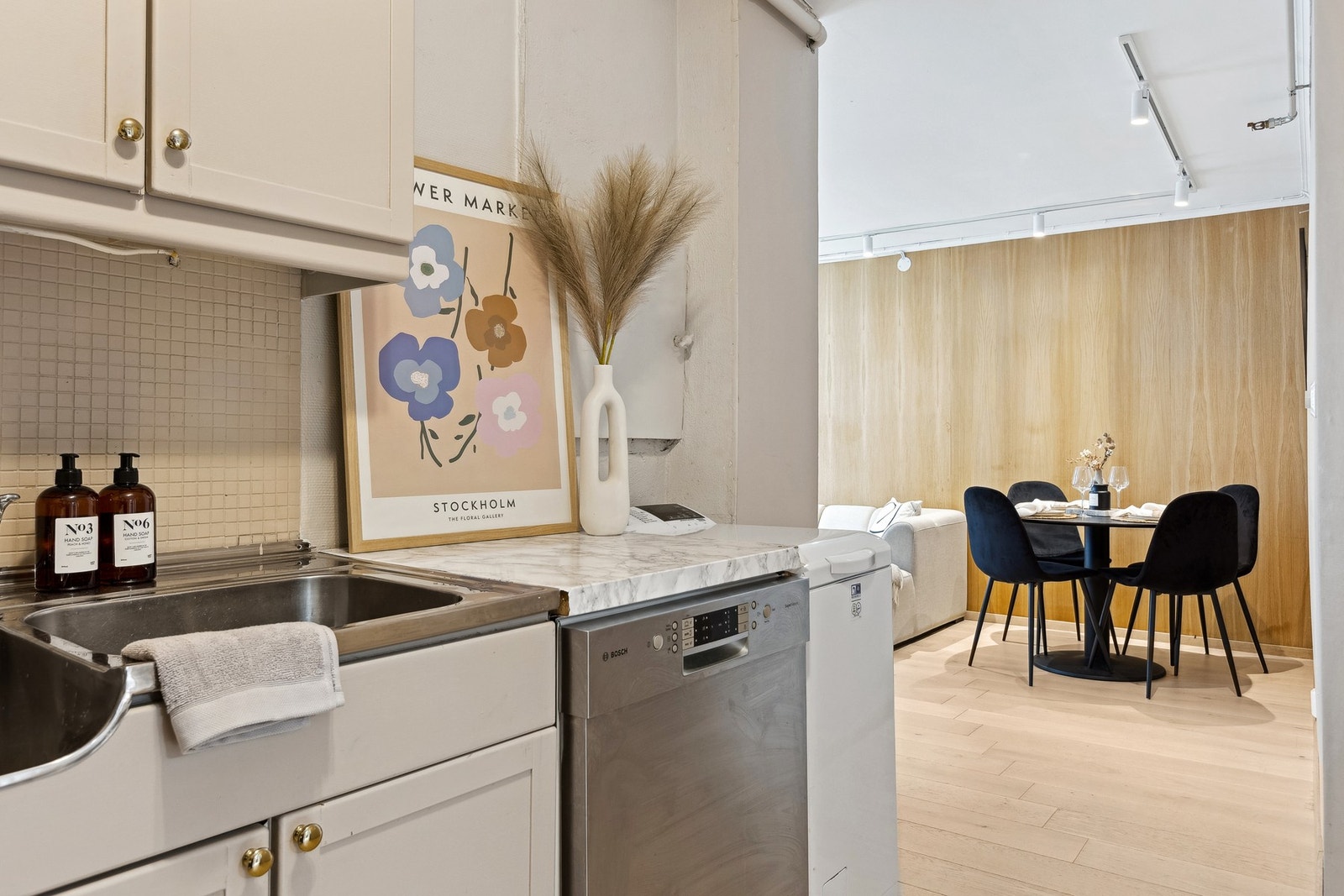 Kjøkkenet måler 8 kvm. Galleribilde