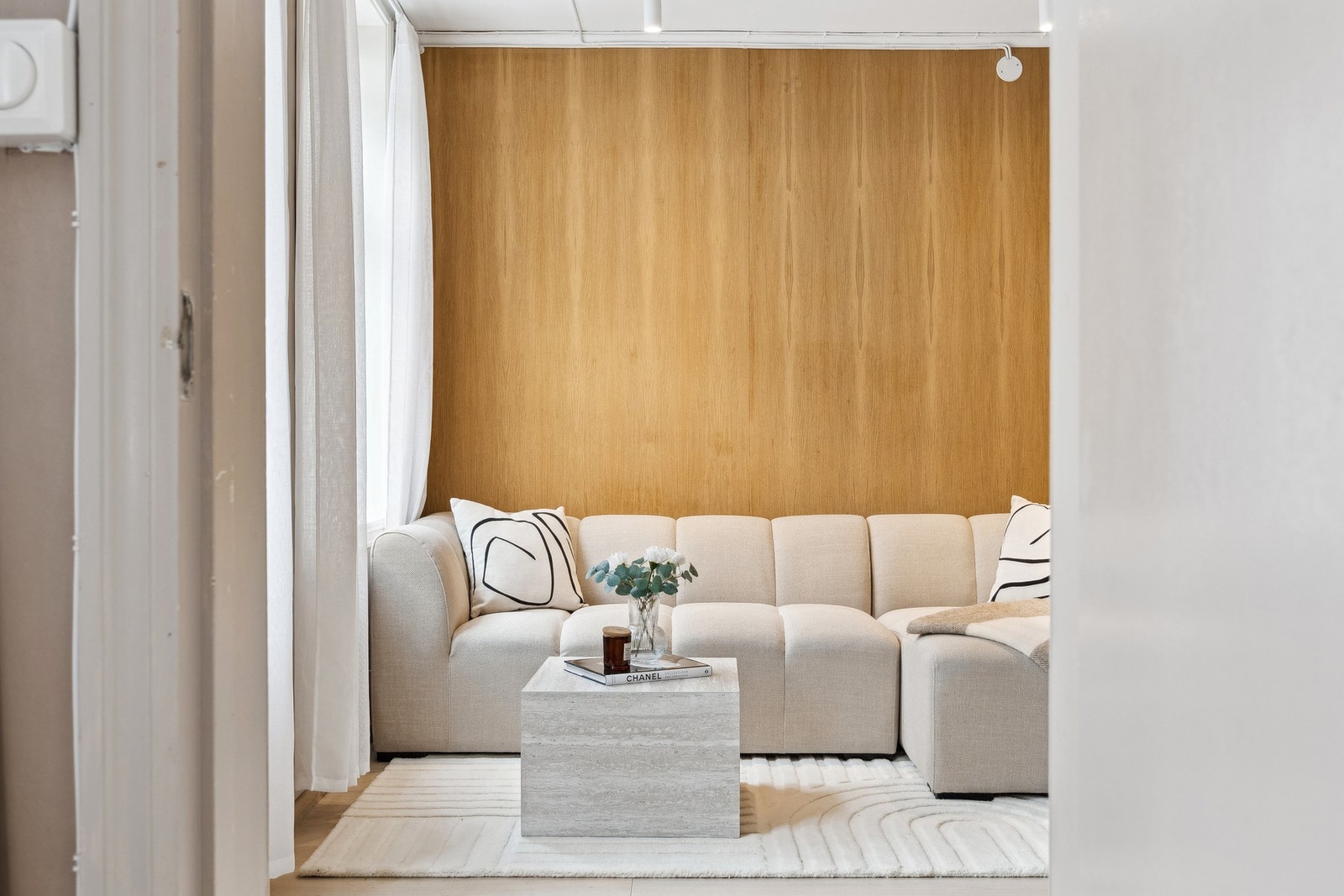 Stuen måler 14,5 kvm. Galleribilde