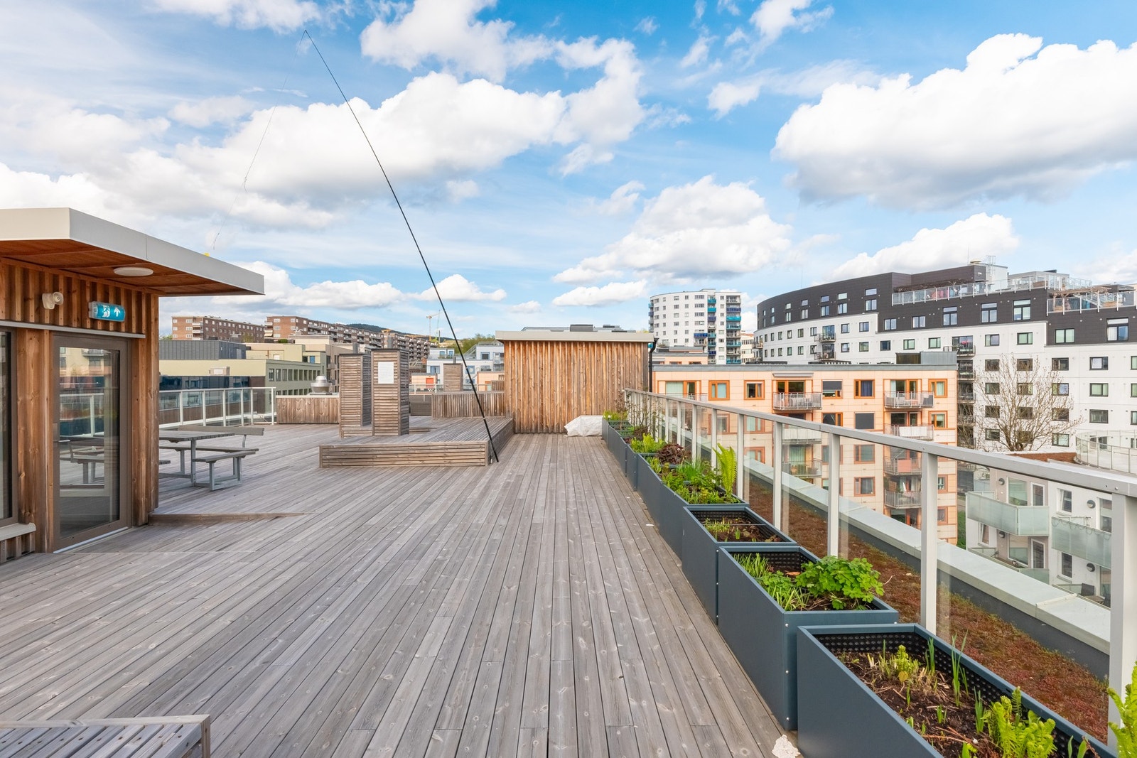 Leiligheten disponerer i tillegg en felles takterrasse. Galleribilde