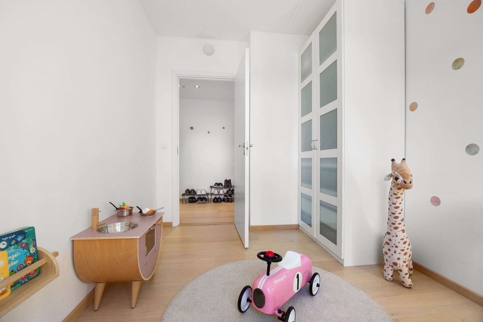 Egner seg ypperlig som gjesteværelse, barnerom eller hjemmekontor. Galleribilde