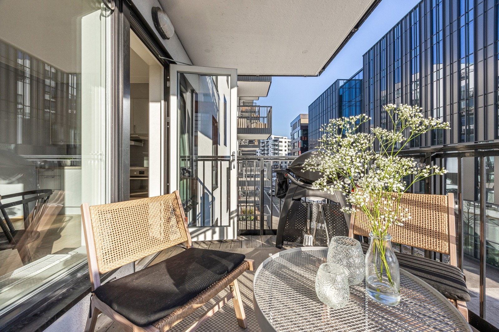 Her er det gode solforhold med sol fra ca. kl. 09-16.30 på sommerstid. Galleribilde