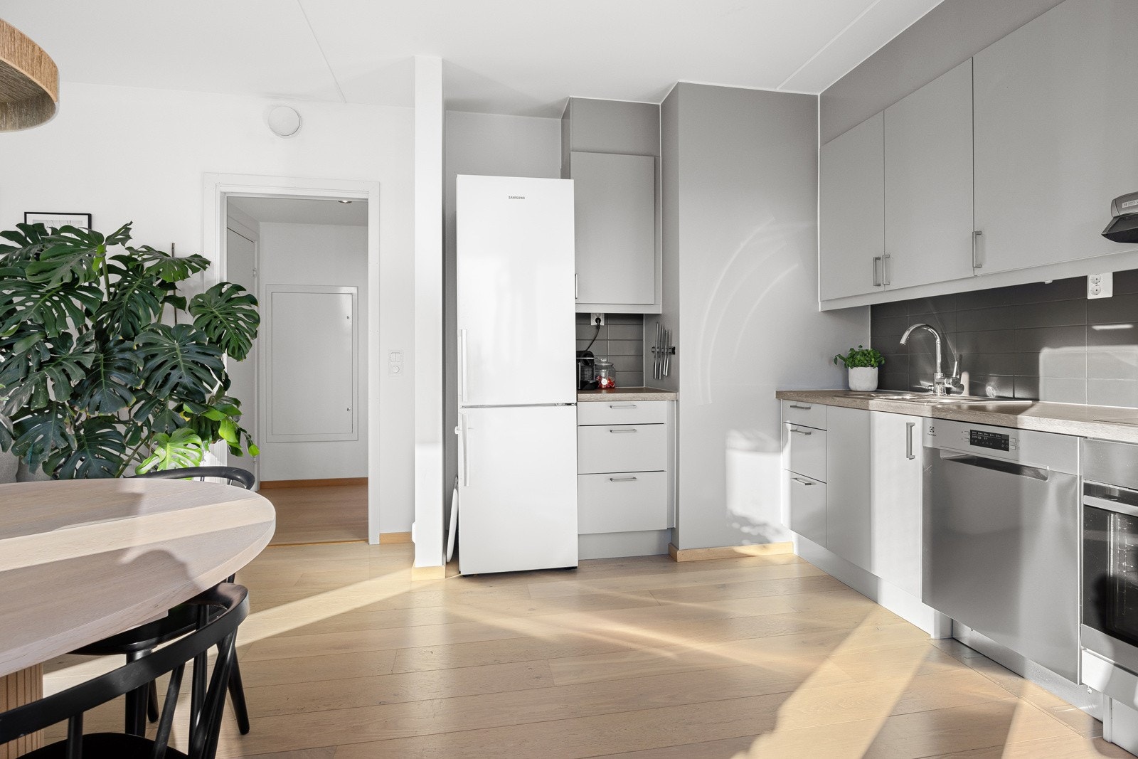 Det er god plass til et spisebord i rommet. Galleribilde