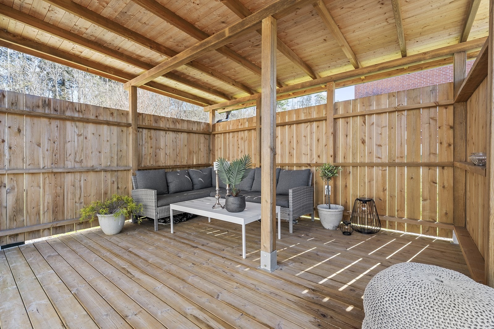 Fantastisk terrasse/pergola hvor du kan nyte flotte sommerkvelder Galleribilde