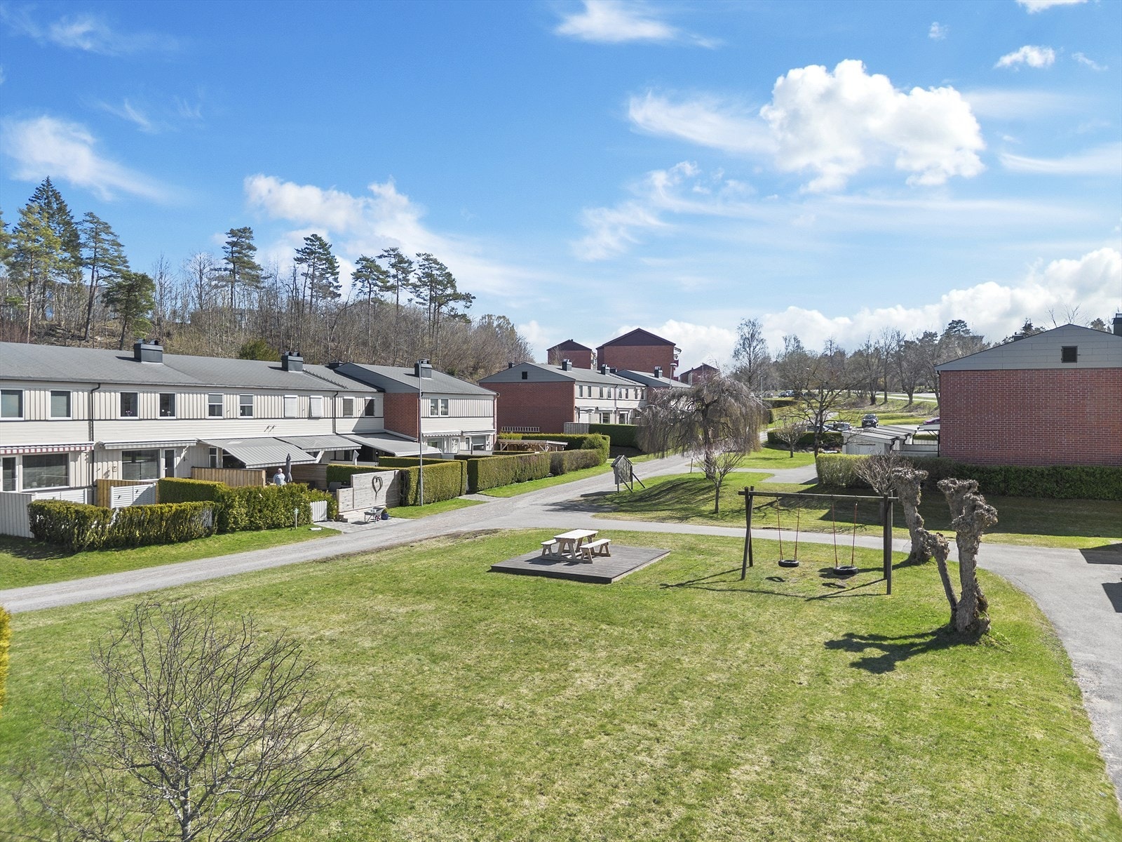 Fellesområde på borettslagets tomt Galleribilde