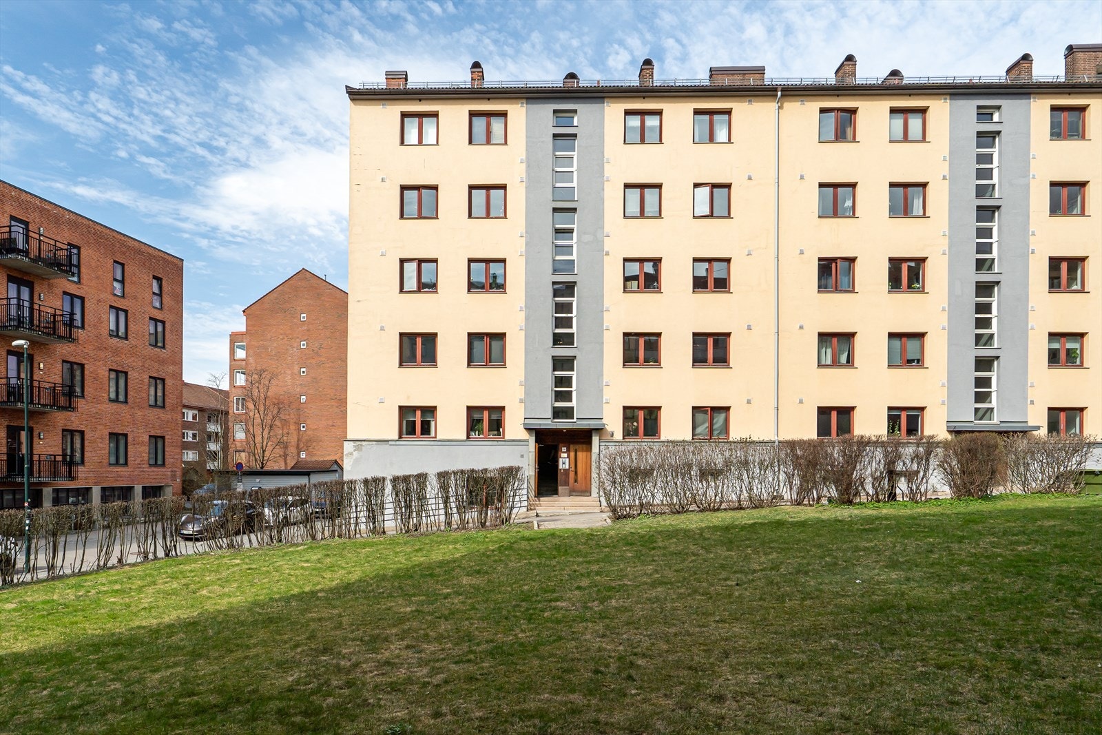 Boligen ligger tilbaketrukket til på beste Torshov med rolige grøntarealer på begge sider. Galleribilde