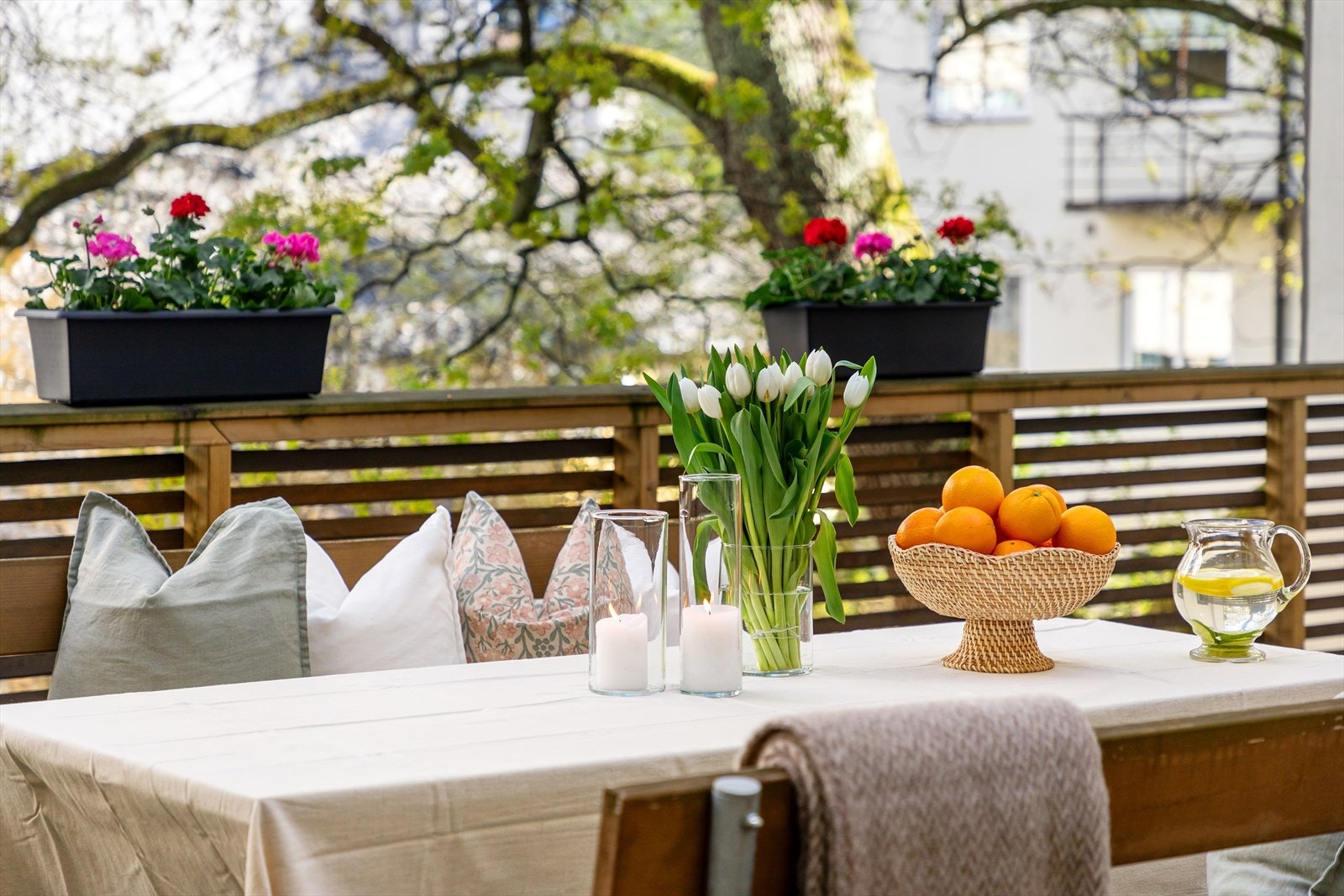 Her kan lange sommerdager nytes, det er også kort vei til flere parker fra leiligheten. Galleribilde