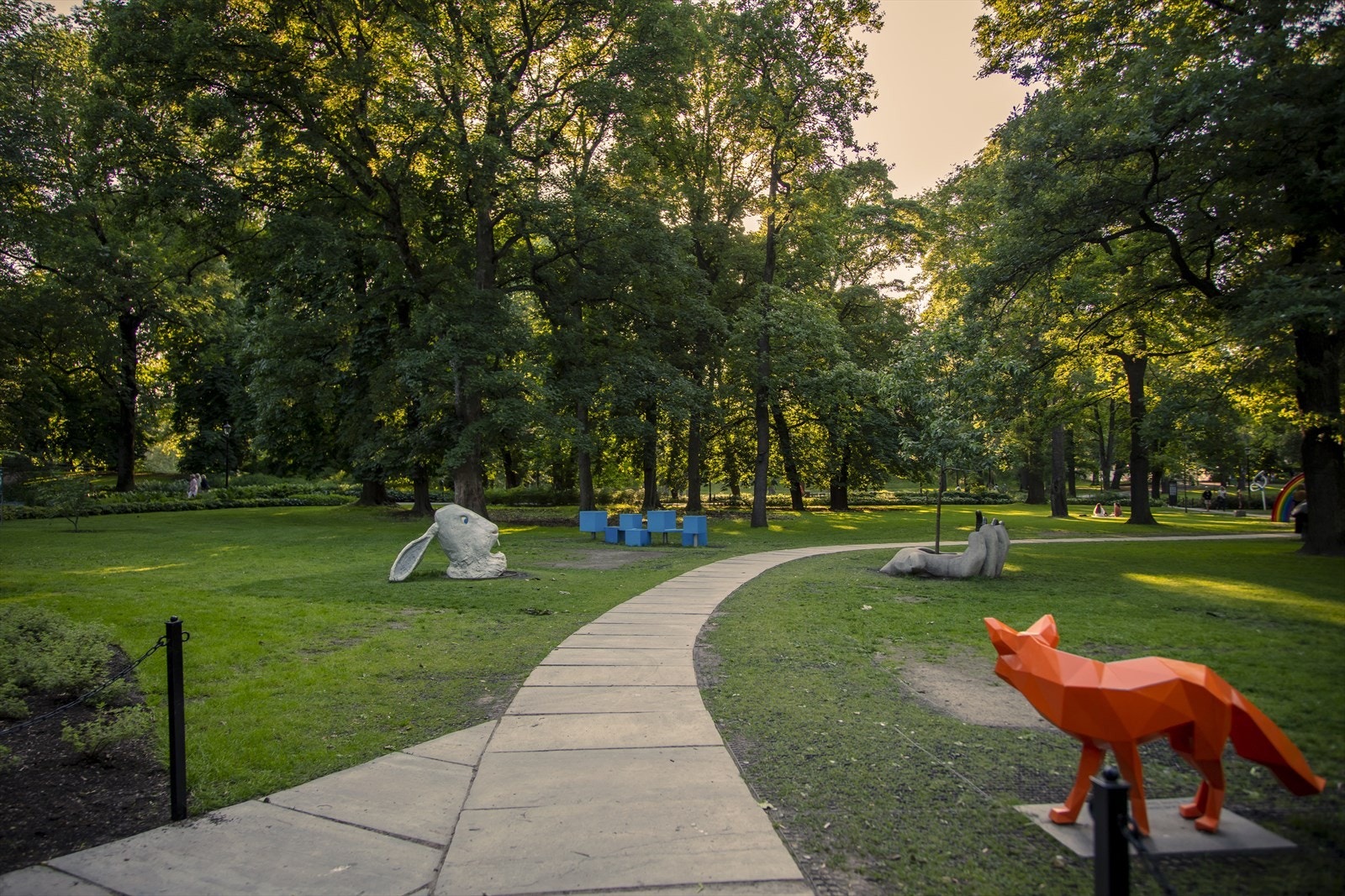 For tur- og rekreasjonsmuligheter har du Slottsparken i ca. 3 minutters gangavstand. Galleribilde