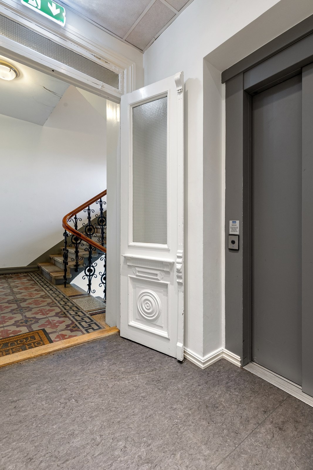 Enkelt adkomst til leiligheten med heis. Galleribilde