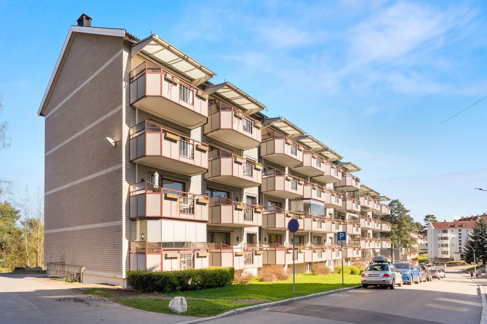 Beliggenheten er skjermet og usjenert, med grønne, opparbeidede fellesområder utenfor. Galleribilde