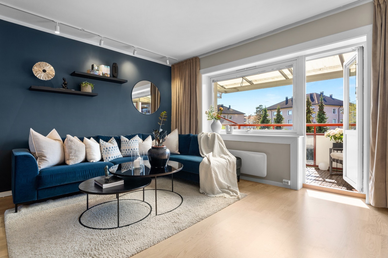 Nylænde 11 er en svært pen 2-roms leilighet i byggets toppetasje. Galleribilde