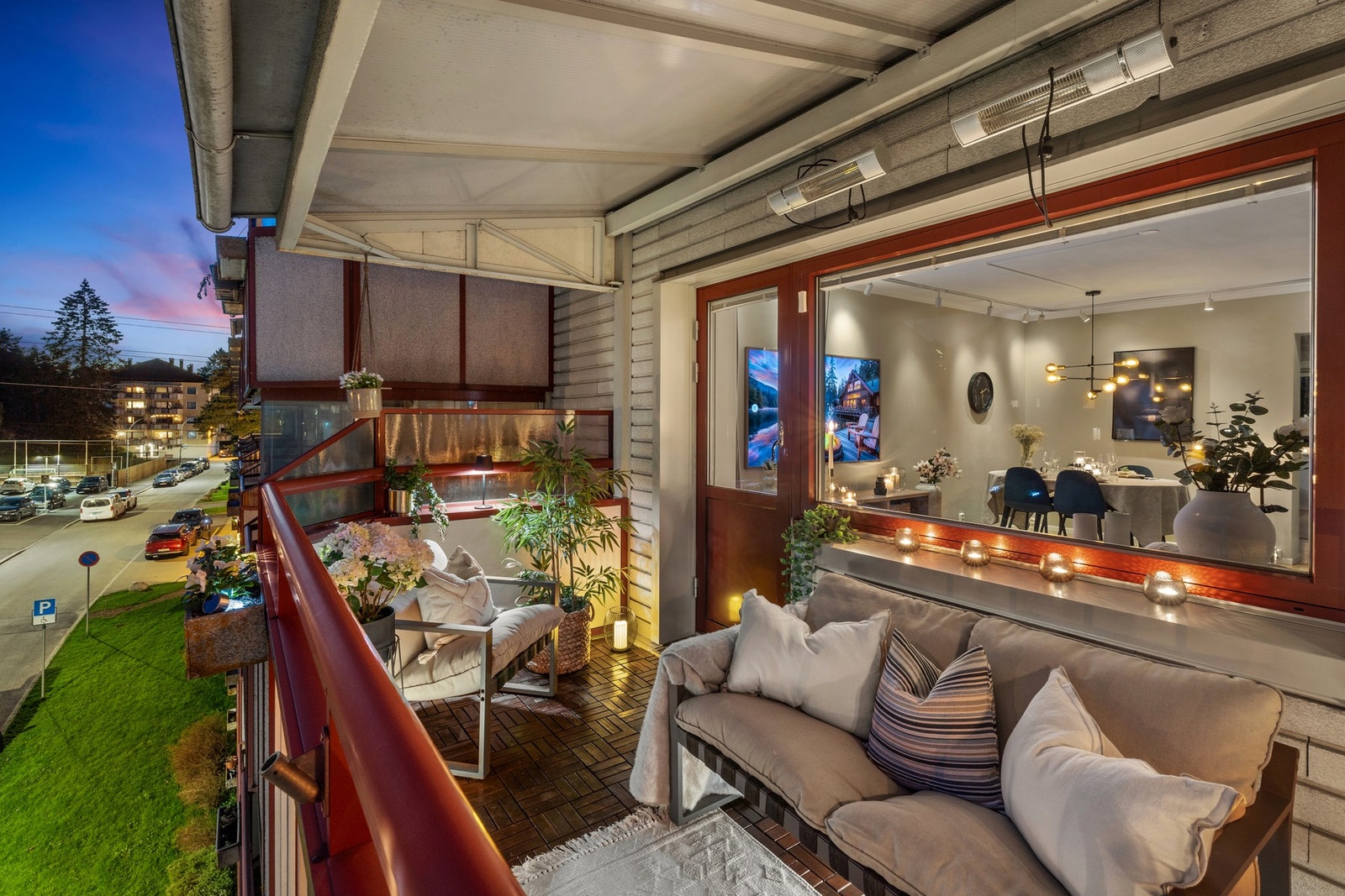 På balkongen er det god plass til både sittegruppe og grill. Galleribilde