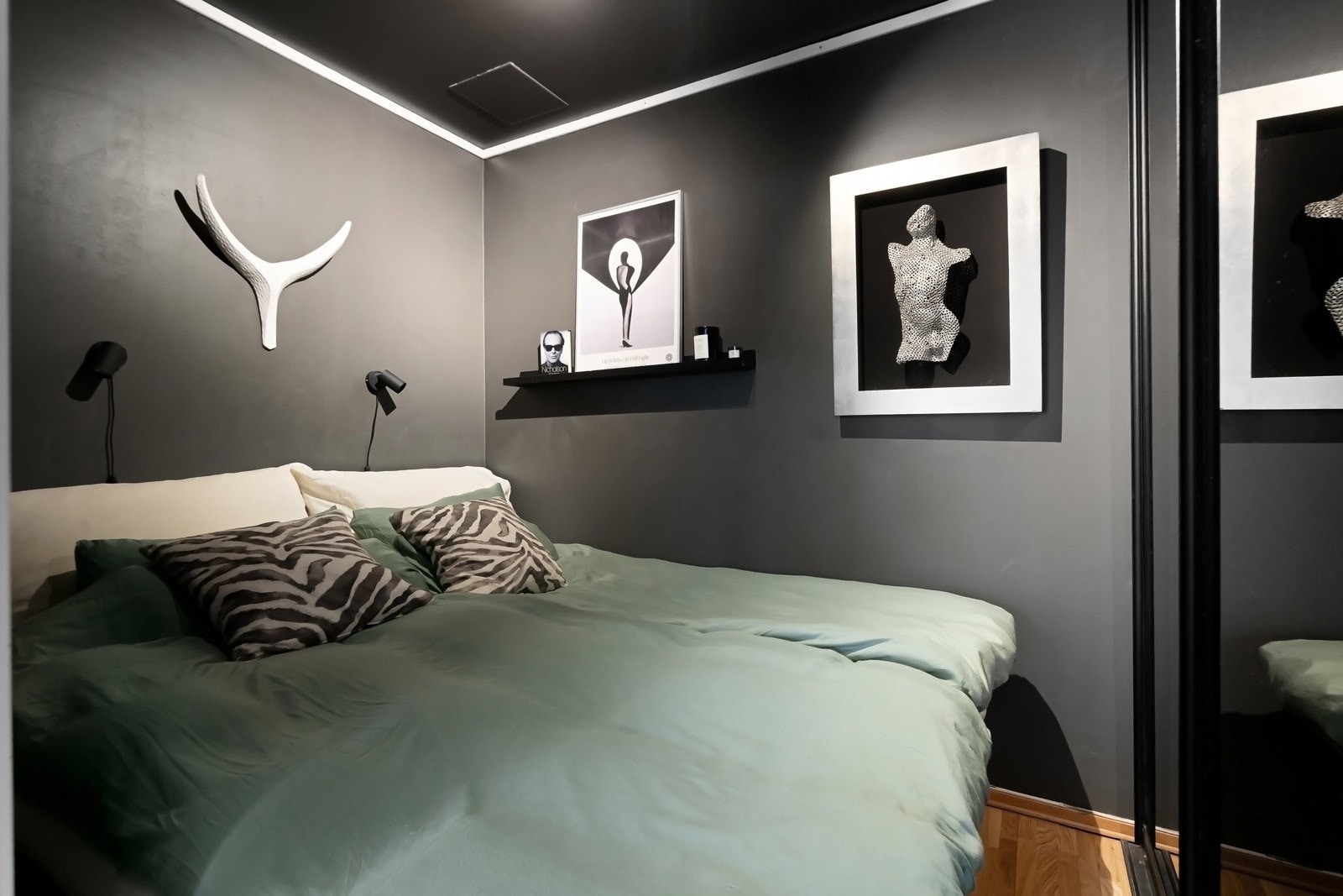 Fra stuen er det adkomst til boligens sovealkove. Galleribilde